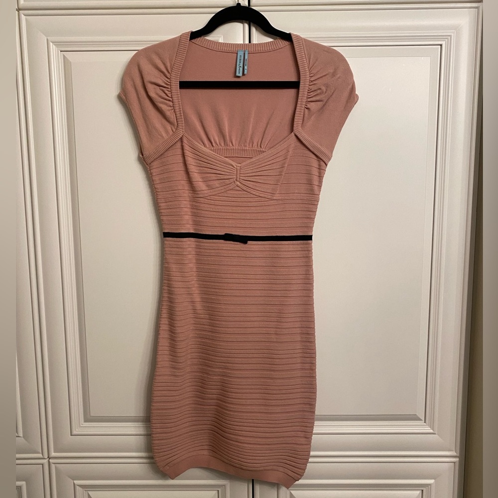 Guess by Marciano Sz Medium Rose Coloured Fitted Short Sleeve Knit Dress Silk